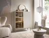 Vitrine Lagos 126 cm hoch, 2-teilig, mit Metallfüßen in Kaschmir + LED