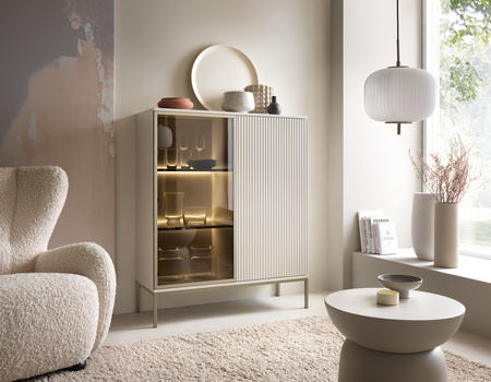 Vitrine Lagos 126 cm hoch, 2-teilig, mit Metallfüßen in Kaschmir + LED
