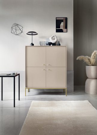 Viertürige Kommode Bari K104 in Beige mit goldenen Füßen