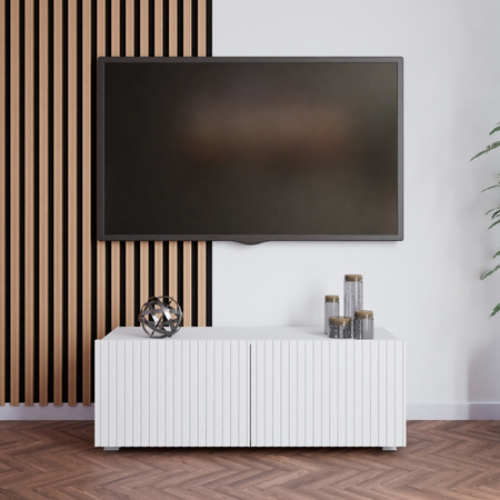 Weißer TV-Schrank Kolder 100 cm mit geriffelten Fronten
