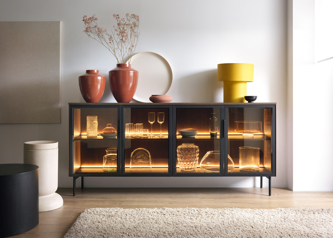 Sideboard LUMI 181 cm Eiche Dunin – 4 Türen, Riffelglas, LED-Beleuchtung