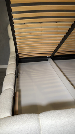 Beiges Polsterbett Lux 120x200 mit Bettkasten