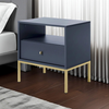 Stilvoller Nachttisch Bari in Marineblau mit goldenen Beinen